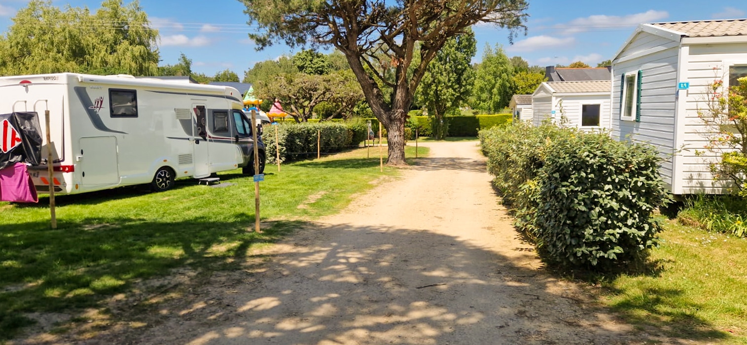 emplacement avec électricité, camping les palmiers, la trinité sur mer